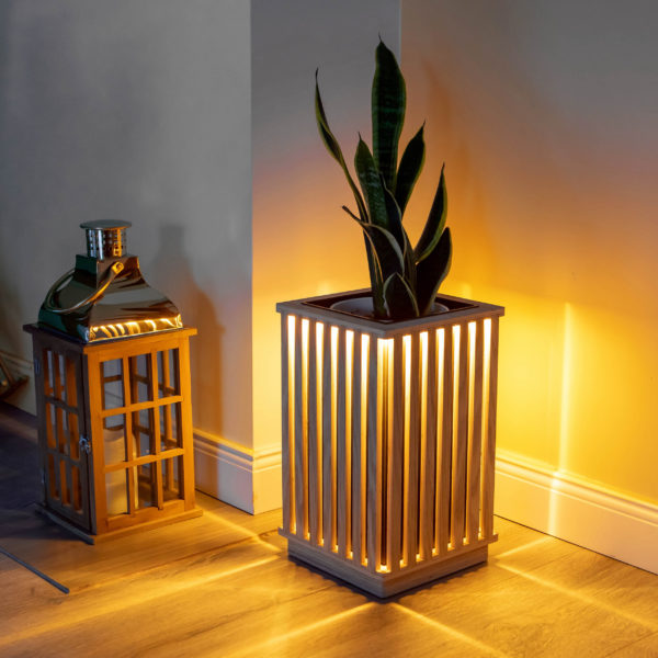 Dębowa donica z lameli DK1-25×38, podświetlana LED
